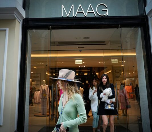 Los rusos siguen comprando Zara (de contrabando) | Economía