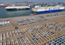 El superávit comercial de China rebasa el billón de dólares por primera vez a pesar de la guerra arancelaria de Trump | Economía