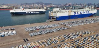 El superávit comercial de China rebasa el billón de dólares por primera vez a pesar de la guerra arancelaria de Trump | Economía