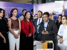 Pugna entre el oficialismo y el correísmo trasciende la Asamblea Nacional y se ‘alimenta’ con denuncias en la Fiscalía y en el TCE