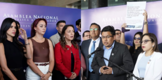 Pugna entre el oficialismo y el correísmo trasciende la Asamblea Nacional y se ‘alimenta’ con denuncias en la Fiscalía y en el TCE