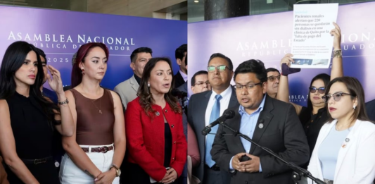 Pugna entre el oficialismo y el correísmo trasciende la Asamblea Nacional y se ‘alimenta’ con denuncias en la Fiscalía y en el TCE