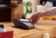 La mayoría de los españoles creen dominar sus finanzas, pero solo uno de cada tres entiende la inflación | Economía