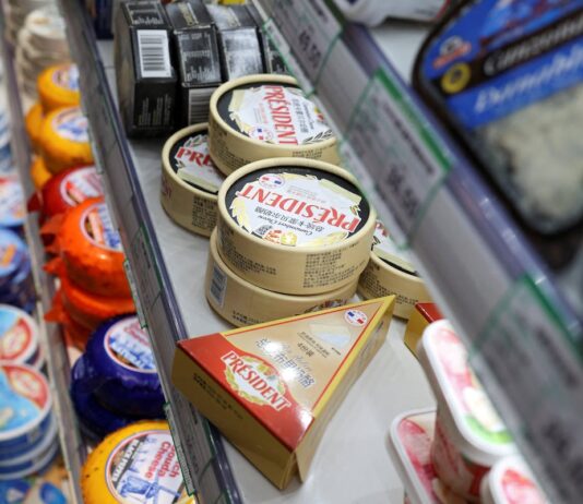 China impone aranceles provisionales de hasta el 42,7% a algunos productos lácteos europeos | Economía