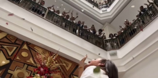 Tras su salida de la RC, Marcela Aguiñaga fue recibida entre aplausos y flores en la Prefectura del Guayas | Política | Noticias