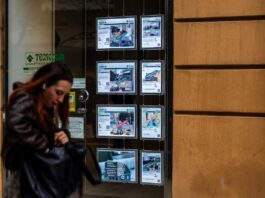 Renunciar a los áticos y al ascensor: las casas que se puede comprar en Madrid y Barcelona si le toca el Gordo de Navidad | Fortuna