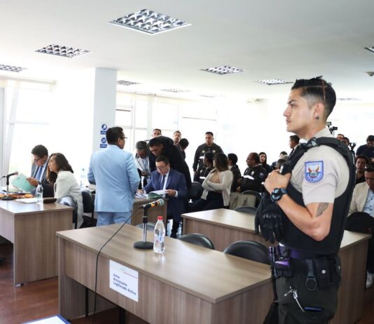 Fiscalía ubica tres eventos en los que se dio la difusión de información de circulación restringida relacionada con el caso León de Troya; para los tres oficiales procesados se pide prisión preventiva | Política | Noticias