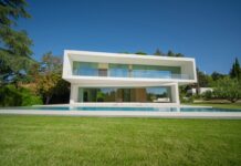 Las tres casas de la semana: sobriedad máxima en La Moraleja por 10,5 millones | Negocios