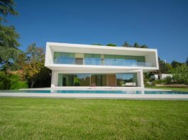 Las tres casas de la semana: sobriedad máxima en La Moraleja por 10,5 millones | Negocios