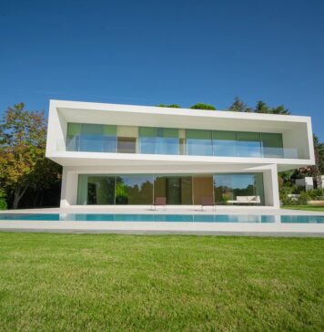 Las tres casas de la semana: sobriedad máxima en La Moraleja por 10,5 millones | Negocios