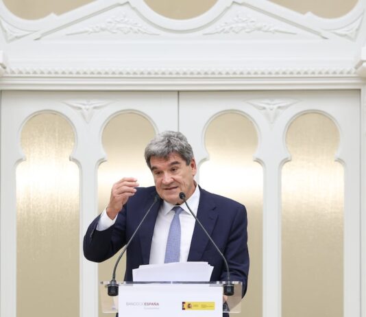 El Banco de España se suma al optimismo económico y eleva en cuatro décimas el crecimiento para 2026 | Economía