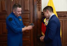 Fernando Salinas, primer piloto ecuatoriano que viajará al espacio, fue recibido en Carondelet por Daniel Noboa | Política | Noticias