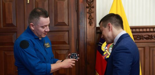 Fernando Salinas, primer piloto ecuatoriano que viajará al espacio, fue recibido en Carondelet por Daniel Noboa | Política | Noticias