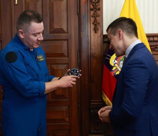 Fernando Salinas, primer piloto ecuatoriano que viajará al espacio, fue recibido en Carondelet por Daniel Noboa | Política | Noticias