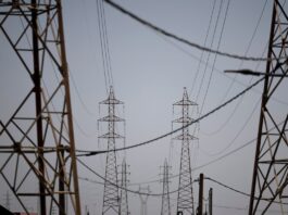 La regulación, el espejo de las malas prácticas del sector eléctrico | Opinión