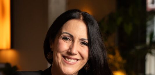 Los hoteleros madrileños ratifican una subida salarial del 14% en cuatro años para sus 16.000 trabajadores | Empresas