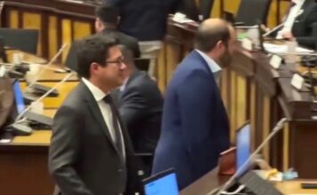 Dos asambleístas de RC y ADN se retan a golpes en la Asamblea Nacional mientras se debatía resolución sobre la democracia en Venezuela | Política | Noticias