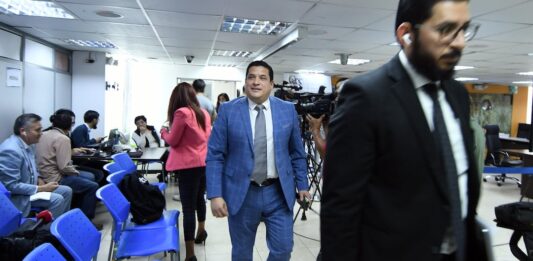 Juez del TCE devuelve los derechos políticos a Alembert Vera, expresidente del CPCCS | Política | Noticias