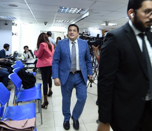 Juez del TCE devuelve los derechos políticos a Alembert Vera, expresidente del CPCCS | Política | Noticias