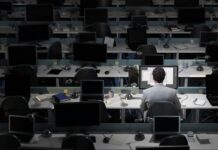 Las empresas creen que la desmotivación de los jóvenes influye más en el absentismo que las plantillas envejecidas | Economía