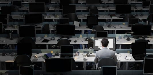 Las empresas creen que la desmotivación de los jóvenes influye más en el absentismo que las plantillas envejecidas | Economía