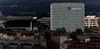 Telefónica y los sindicatos avanzan en el convenio pero se estancan en el ERE | Empresas