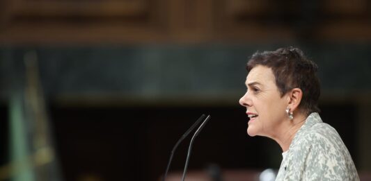 El Gobierno y Bildu acuerdan extender a 2026 la prohibición de desahuciar a personas vulnerables | Economía