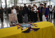 Féretro del expresidente Rodrigo Borja llegó al Palacio de Cristal, en Quito, entre aplausos de sus familiares y amigos | Política | Noticias