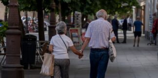 Las pensiones mínimas subirán al menos un 7% en 2026 y las no contributivas lo harán un 11,4% | Economía