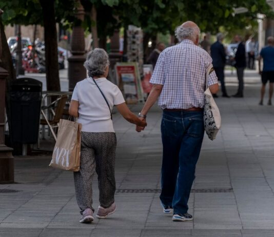 Las pensiones mínimas subirán al menos un 7% en 2026 y las no contributivas lo harán un 11,4% | Economía