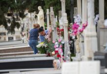 El permiso por fallecimiento en Europa: hasta 14 días en Francia, 20 en Portugal y regulado por convenio en Alemania | Economía