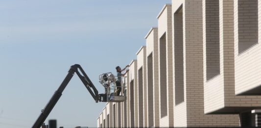 El precio de la vivienda crece al ritmo más elevado en 18 años y marca un nuevo máximo | Economía