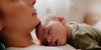 Un juez reconoce a una madre monoparental diez semanas extra de permiso pese a que el bebé nació antes de la ley protectora | Mis Derechos | Economía