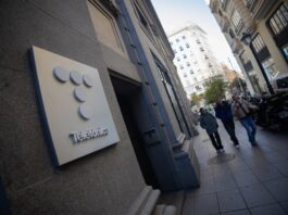 Telefónica realiza la oferta final del ERE con 4.554 salidas, el 26% de la plantilla | Economía