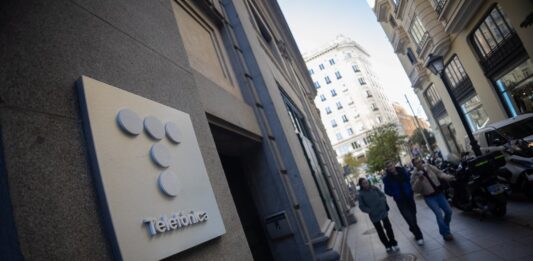 Telefónica realiza la oferta final del ERE con 4.554 salidas, el 26% de la plantilla | Economía