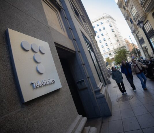 Telefónica realiza la oferta final del ERE con 4.554 salidas, el 26% de la plantilla | Economía