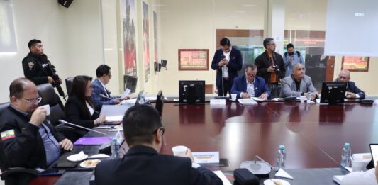 Gobierno y transportistas se reunieron en Quito ante incremento de extorsiones en las vías | Política | Noticias