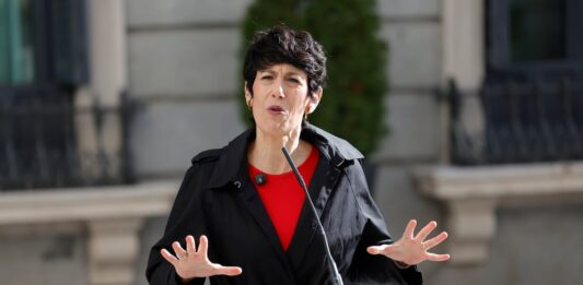 Elma Saiz: el salto a la portavocía tras la gran polémica de las cuotas de los autónomos | Economía