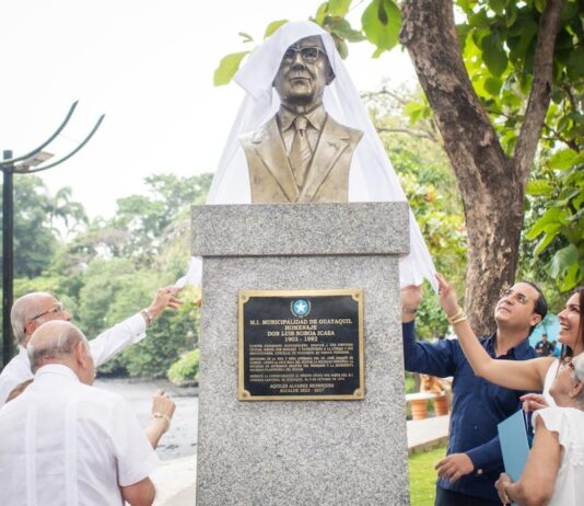 Municipio develó busto de Luis Noboa Icaza en parque de Urdesa, en Guayaquil | Política | Noticias