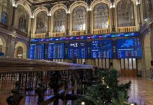 Brecha salarial en las empresas del Ibex 35: sus máximos directivos ganan 111 veces más que la plantilla | Economía