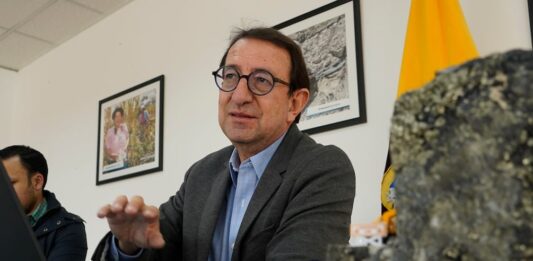 Viceministro de Minas renuncia tras alerta de posible continuidad del proyecto Loma Larga | Política | Noticias