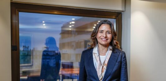 Leila Benali, ministra de Energía de Marruecos: “Por primera vez en la historia, tenemos un comercio bidireccional de electricidad y gas con España” | Economía