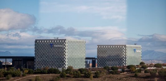 Telefónica propone una rebaja del 20% en su oferta del ERE en tres filiales y ultima el acuerdo global para todo el grupo | Economía