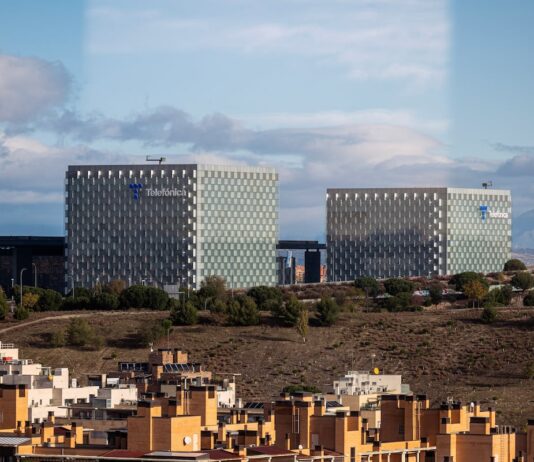Telefónica propone una rebaja del 20% en su oferta del ERE en tres filiales y ultima el acuerdo global para todo el grupo | Economía