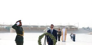 Presidente Daniel Noboa arranca visita oficial a Emiratos Árabes Unidos colocando una ofrenda floral | Política | Noticias