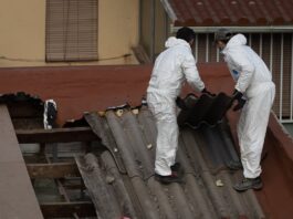 La Seguridad Social empieza a pagar indemnizaciones a las víctimas del amianto cuatro años después de lo previsto | Economía