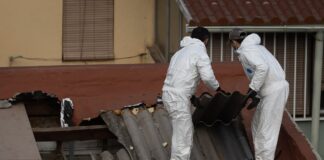 La Seguridad Social empieza a pagar indemnizaciones a las víctimas del amianto cuatro años después de lo previsto | Economía