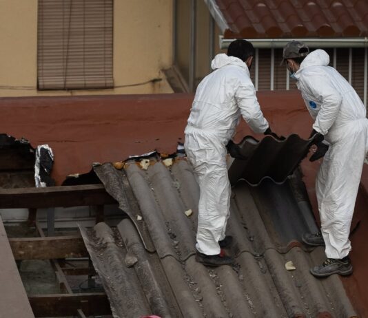 La Seguridad Social empieza a pagar indemnizaciones a las víctimas del amianto cuatro años después de lo previsto | Economía