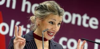 Díaz acelera la norma para evitar que las empresas absorban la subida del salario mínimo con la eliminación de pluses | Economía