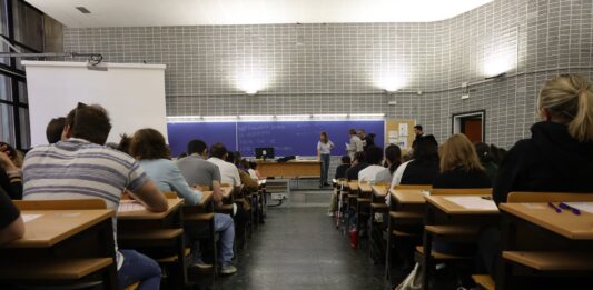 El BOE publica la convocatoria de 17.986 plazas en la Administración General del Estado | Economía